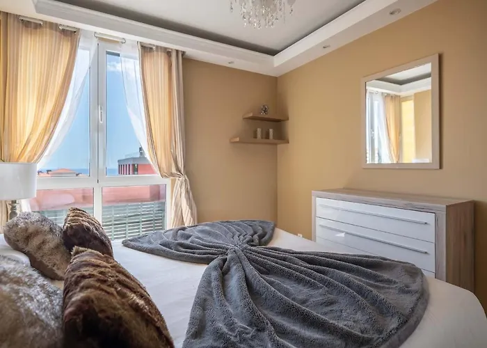 Atlantic Pearl America By Madeira * Funchal (Madeira)